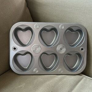 Mini heart-shaped cupcake pan